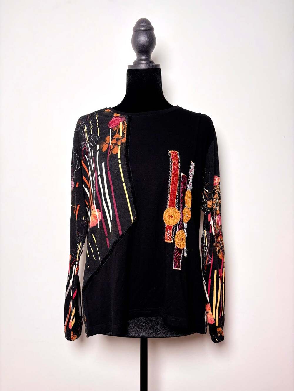 Un Instant Black Orange Graphic Mixed Medium Abstract Print Long Sleeve Sweater